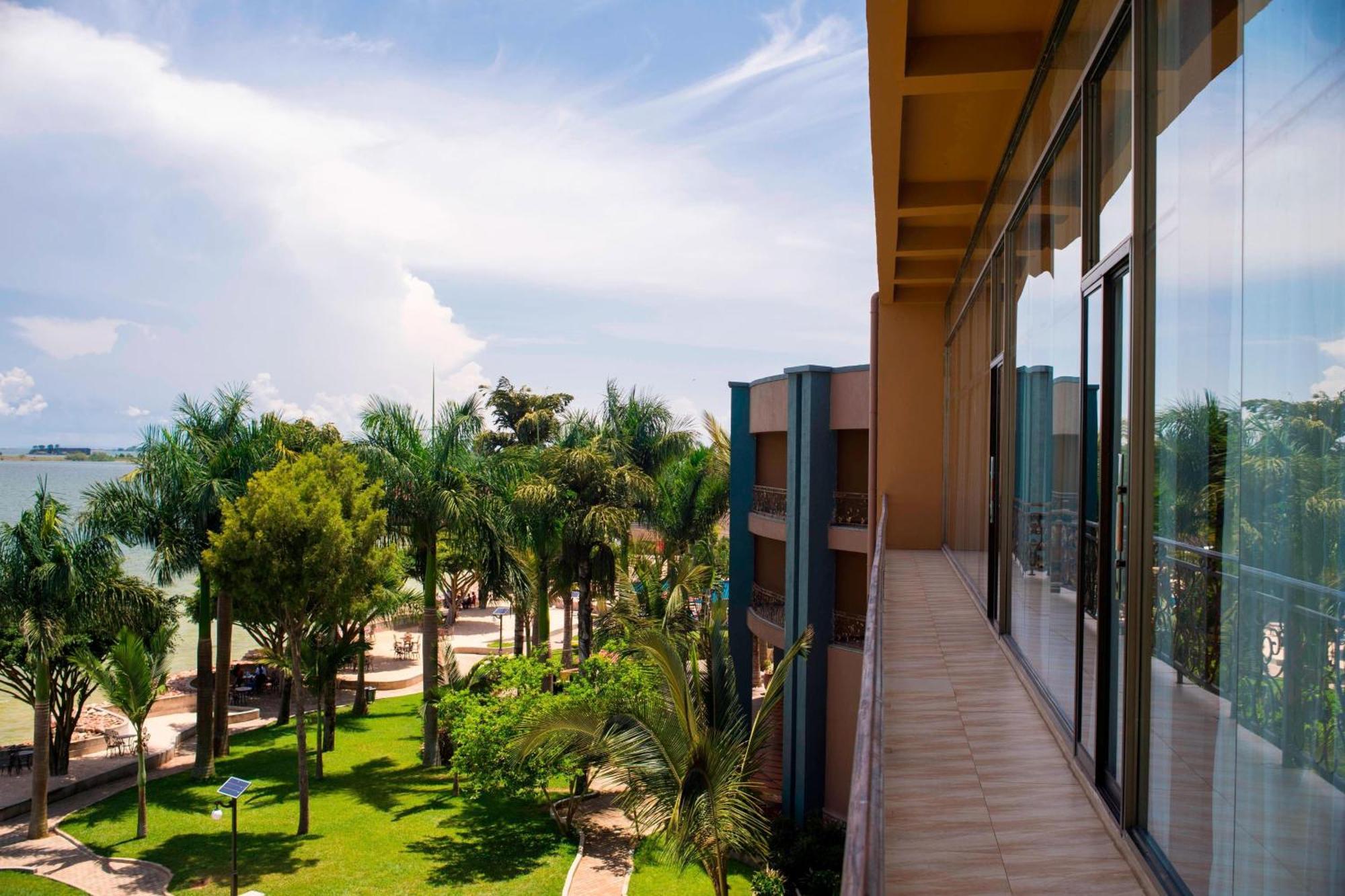 Protea Hotel By Marriott Entebbe Buitenkant foto