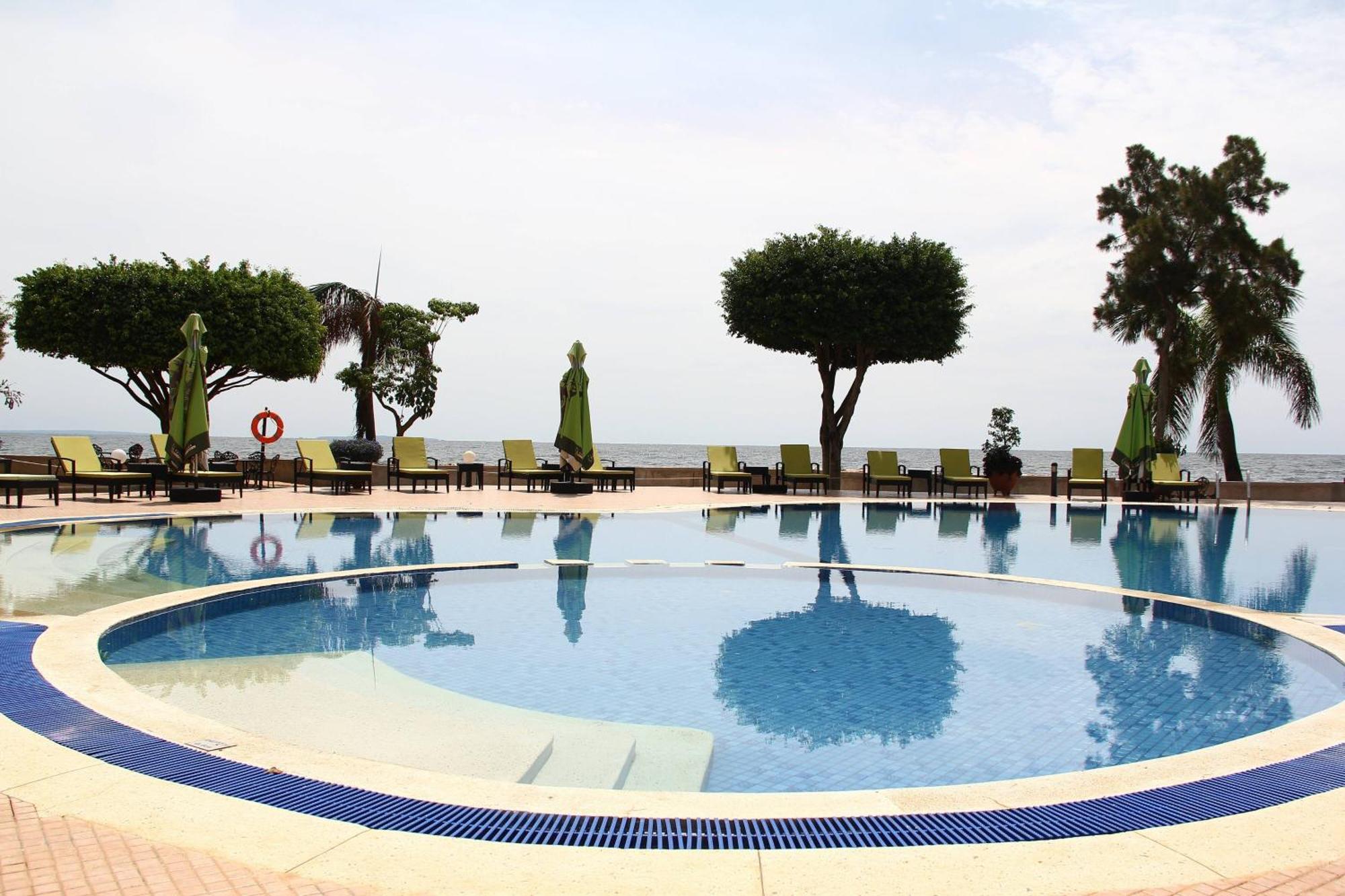 Protea Hotel By Marriott Entebbe Buitenkant foto