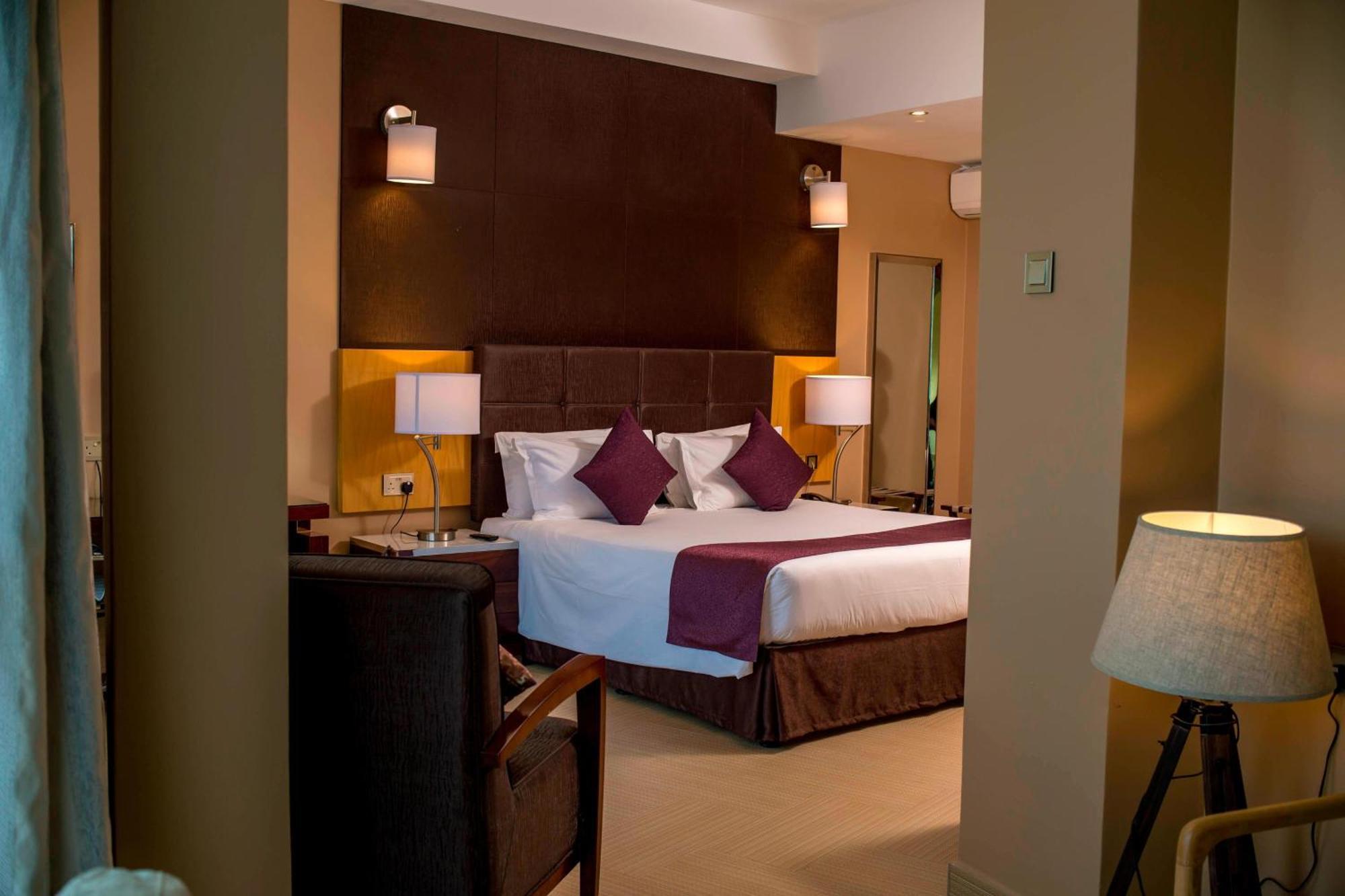 Protea Hotel By Marriott Entebbe Buitenkant foto