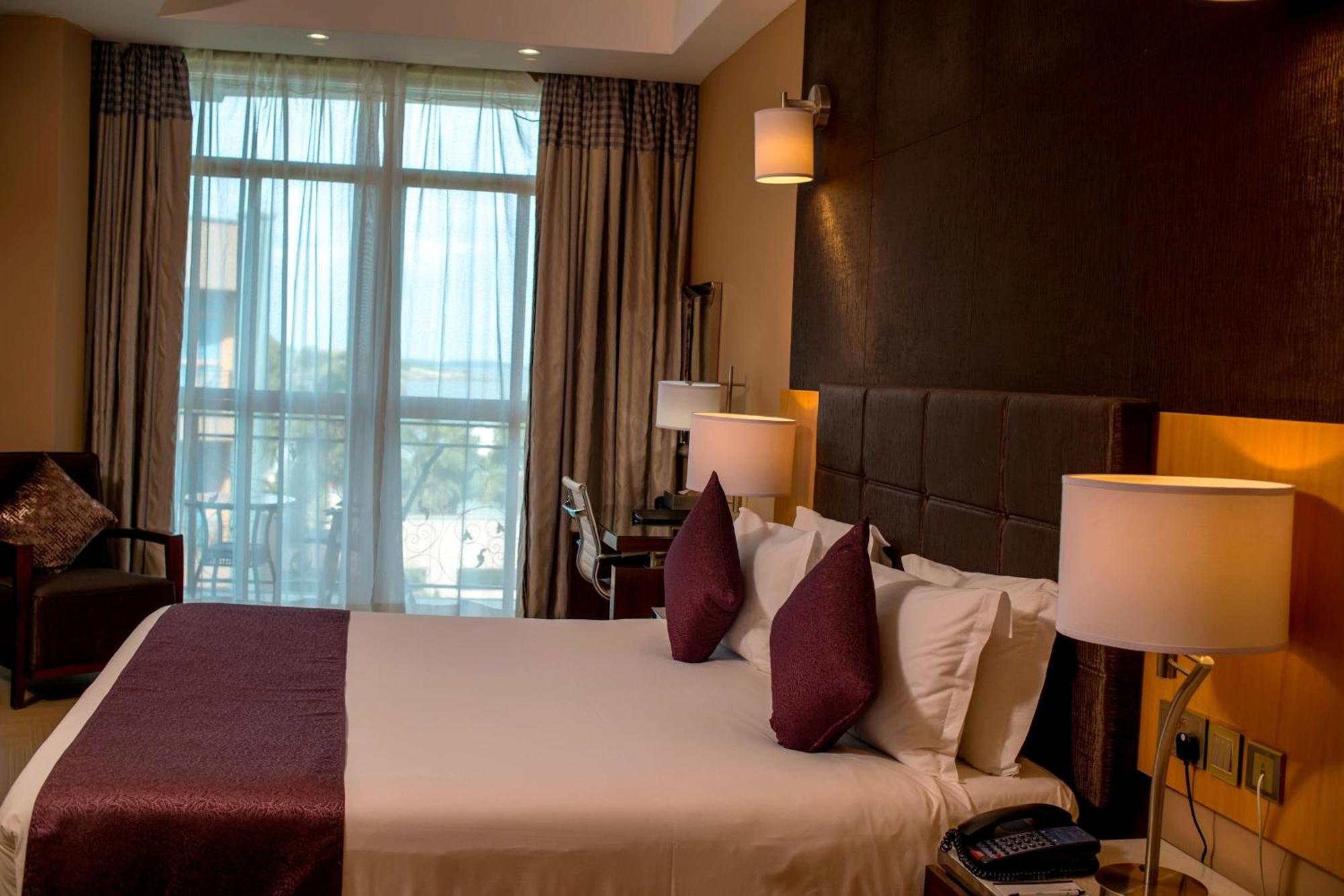 Protea Hotel By Marriott Entebbe Buitenkant foto