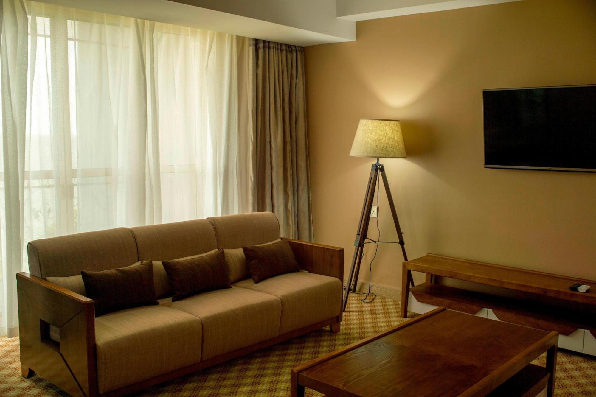 Protea Hotel By Marriott Entebbe Buitenkant foto