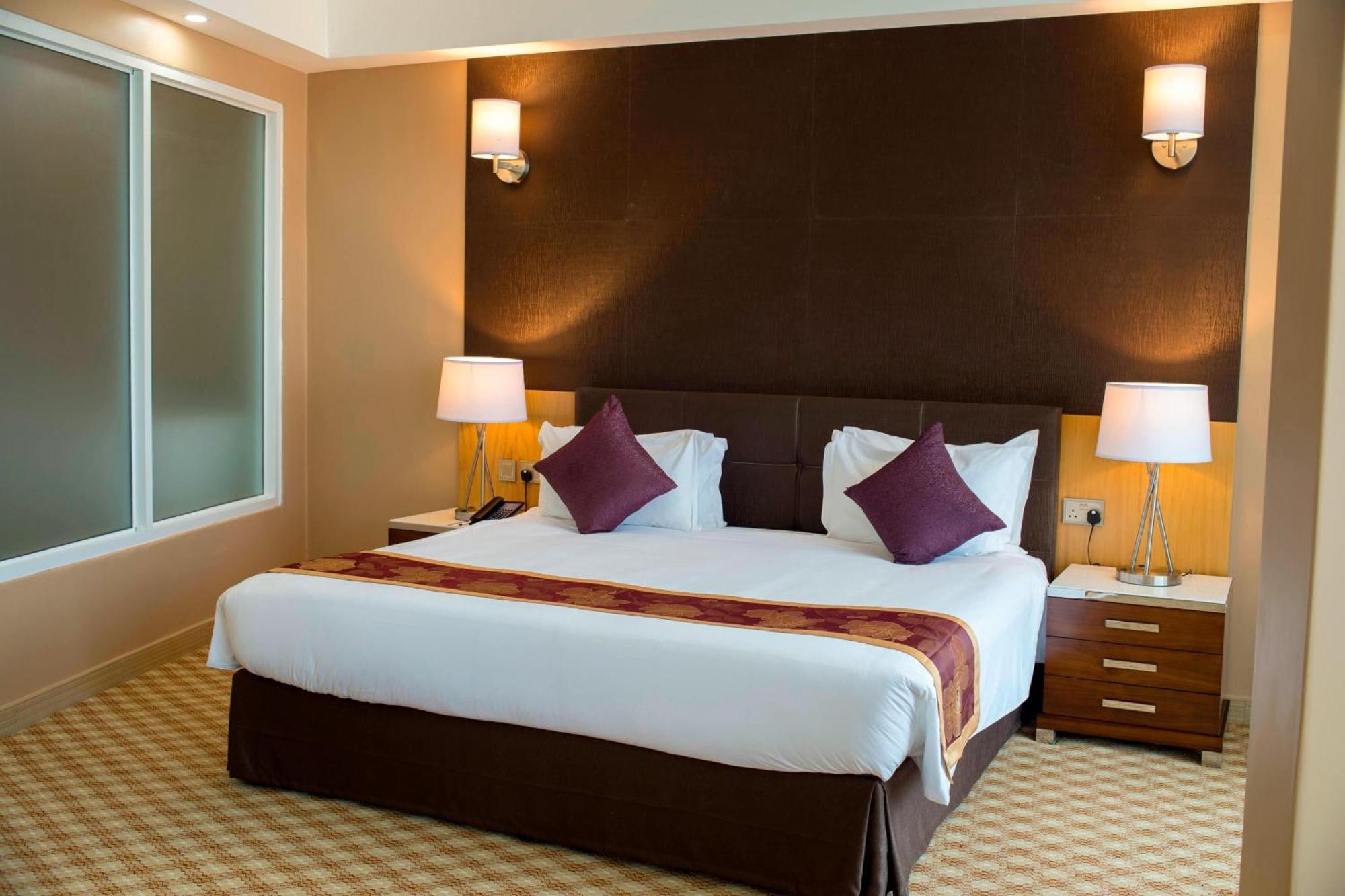 Protea Hotel By Marriott Entebbe Buitenkant foto