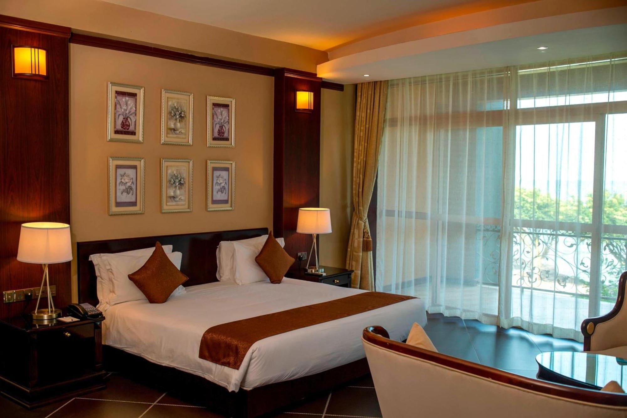 Protea Hotel By Marriott Entebbe Buitenkant foto