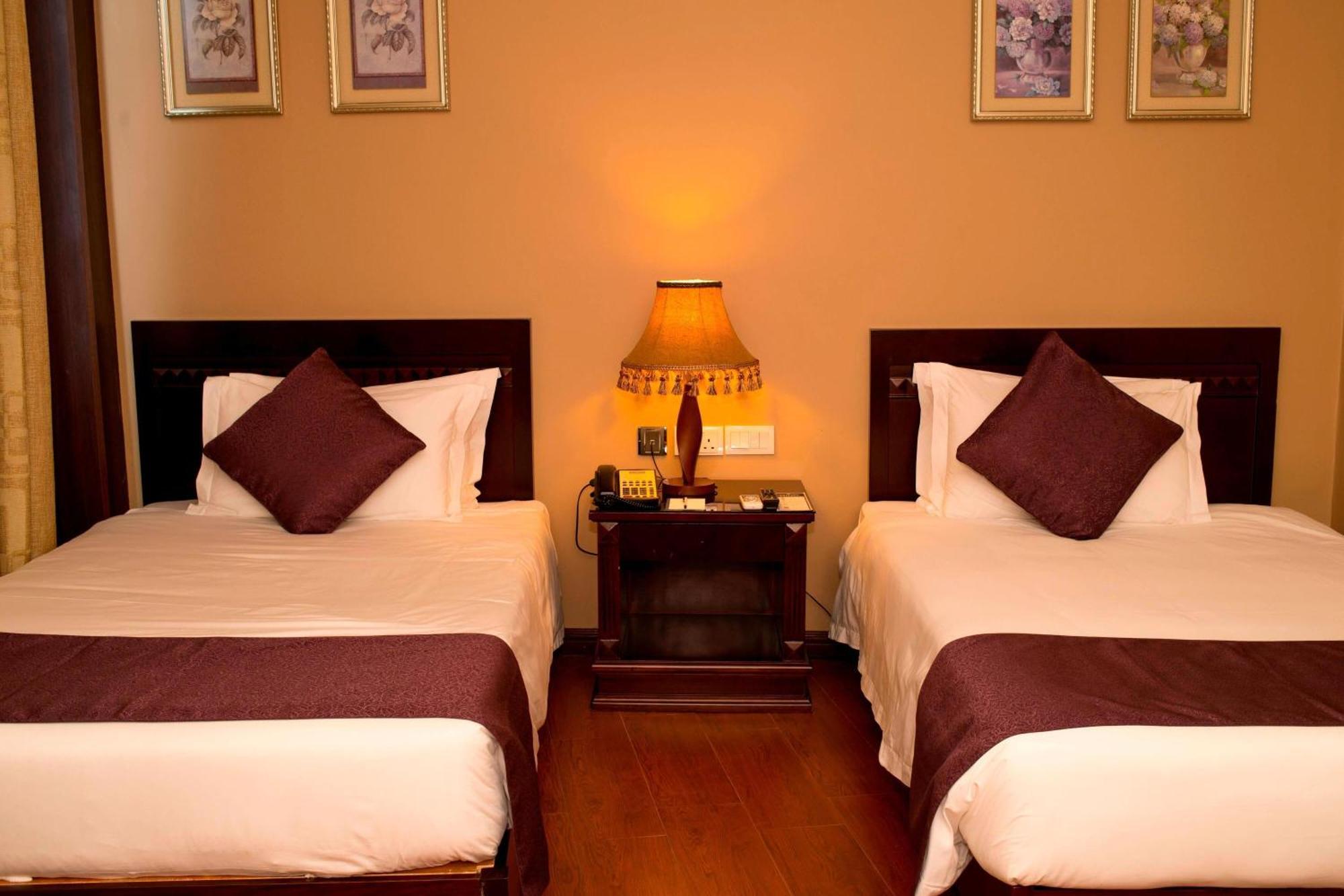 Protea Hotel By Marriott Entebbe Buitenkant foto