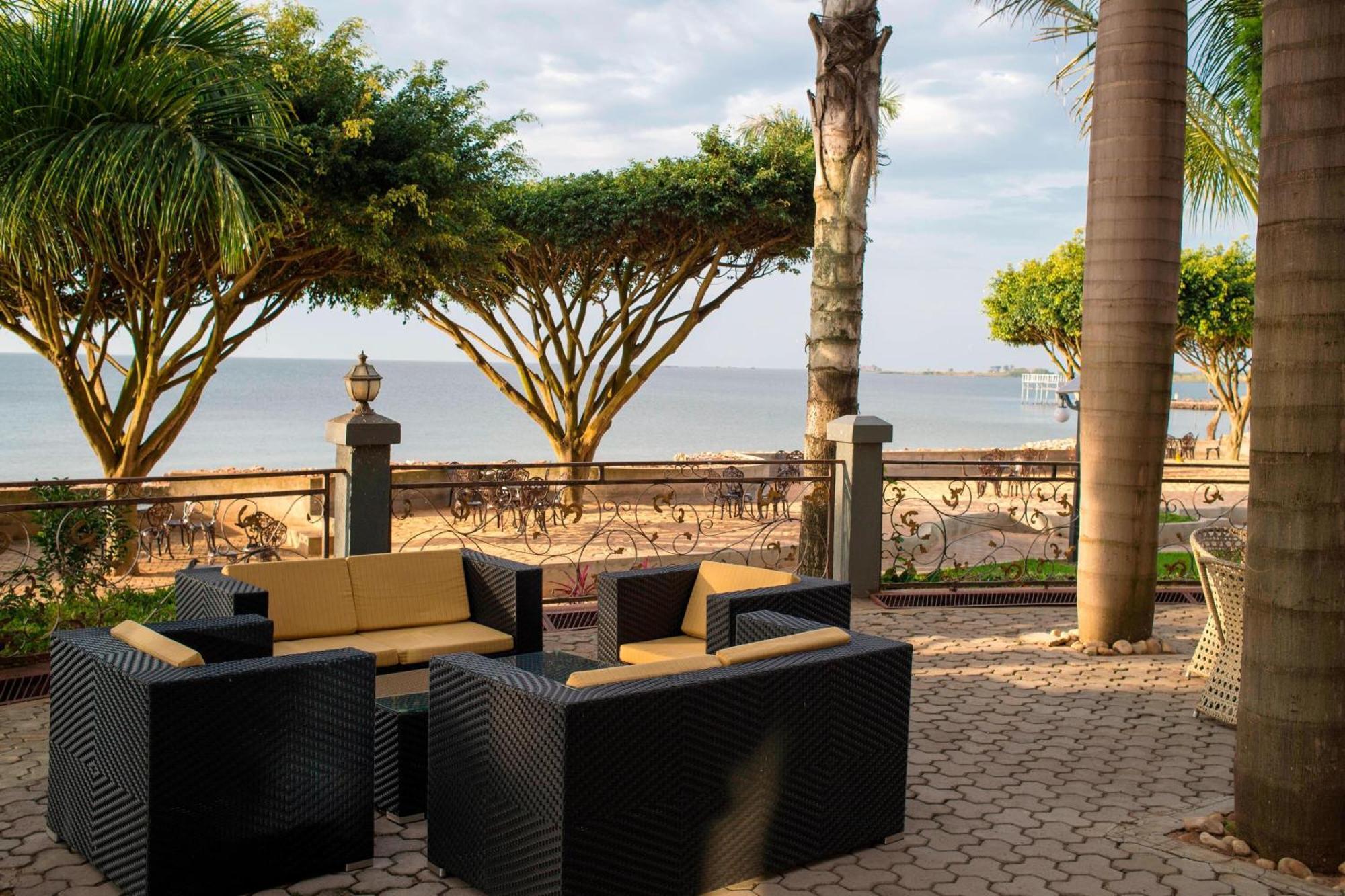 Protea Hotel By Marriott Entebbe Buitenkant foto