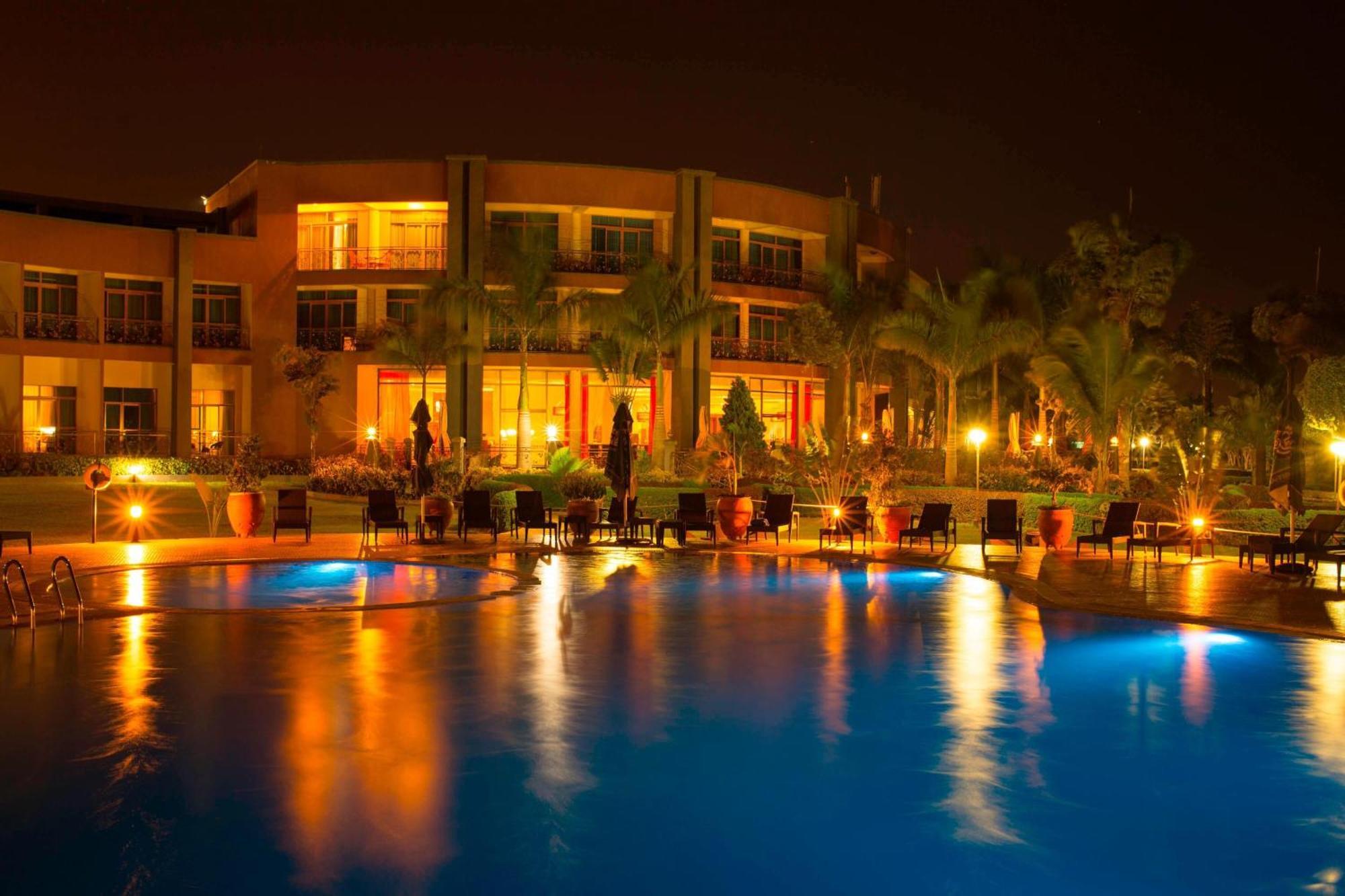 Protea Hotel By Marriott Entebbe Buitenkant foto
