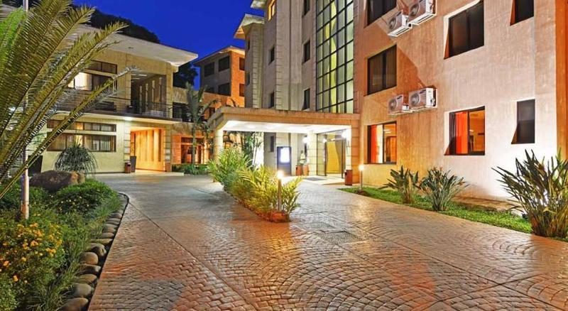 Protea Hotel By Marriott Entebbe Buitenkant foto
