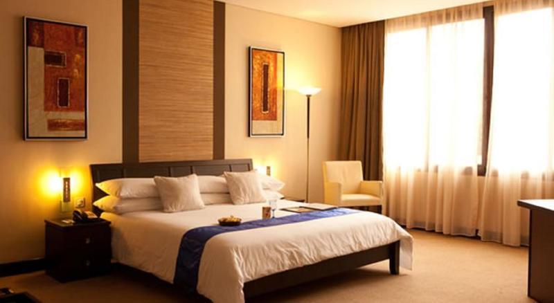 Protea Hotel By Marriott Entebbe Buitenkant foto