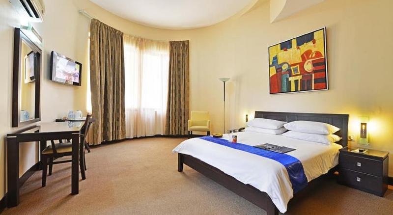 Protea Hotel By Marriott Entebbe Buitenkant foto