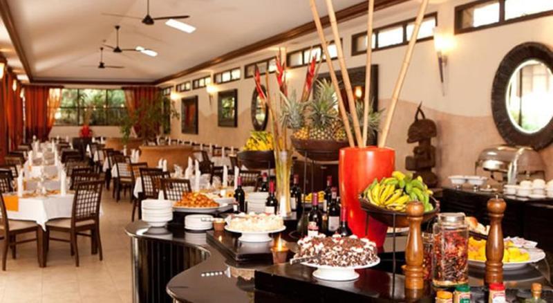 Protea Hotel By Marriott Entebbe Buitenkant foto