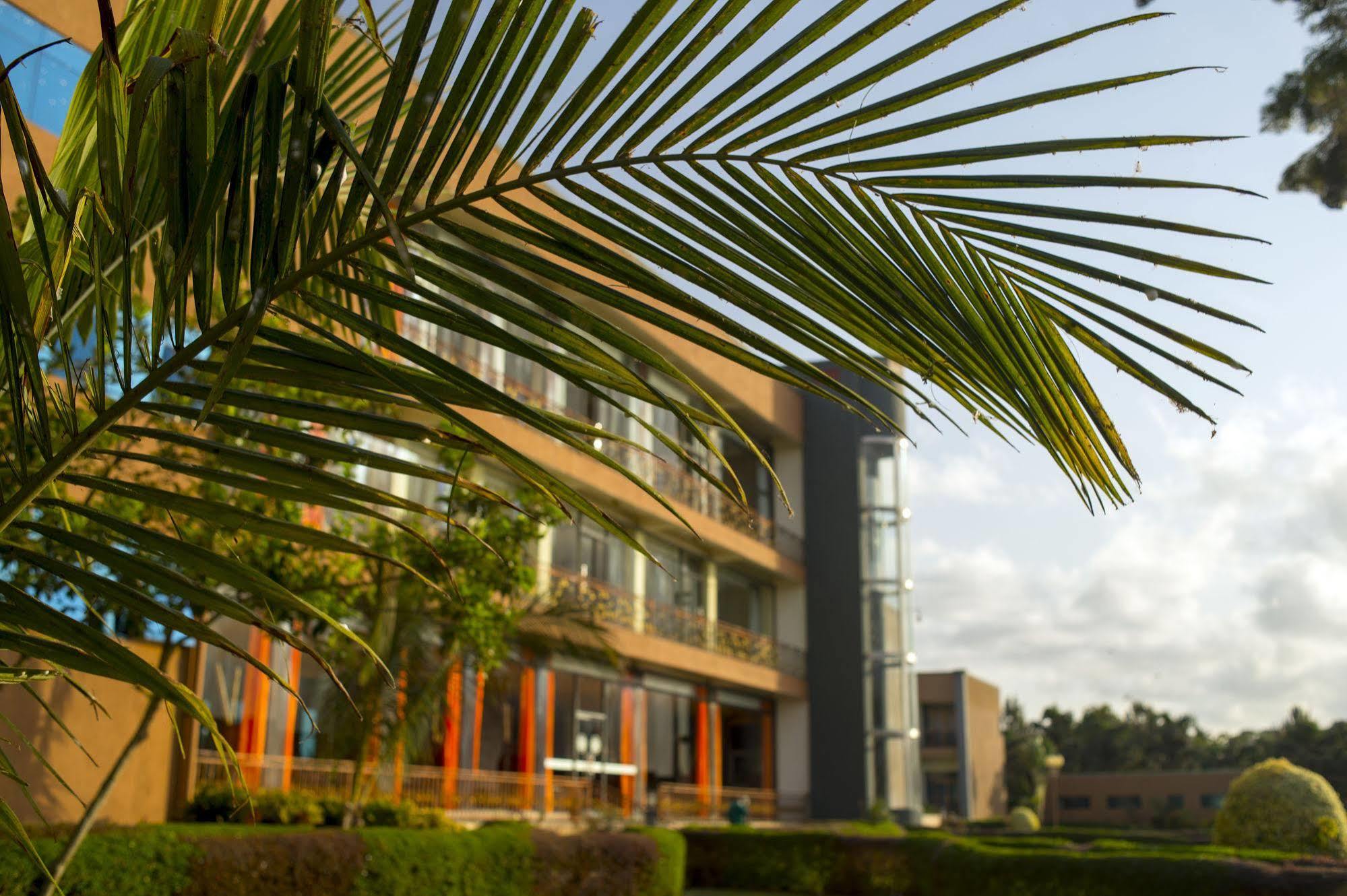 Protea Hotel By Marriott Entebbe Buitenkant foto