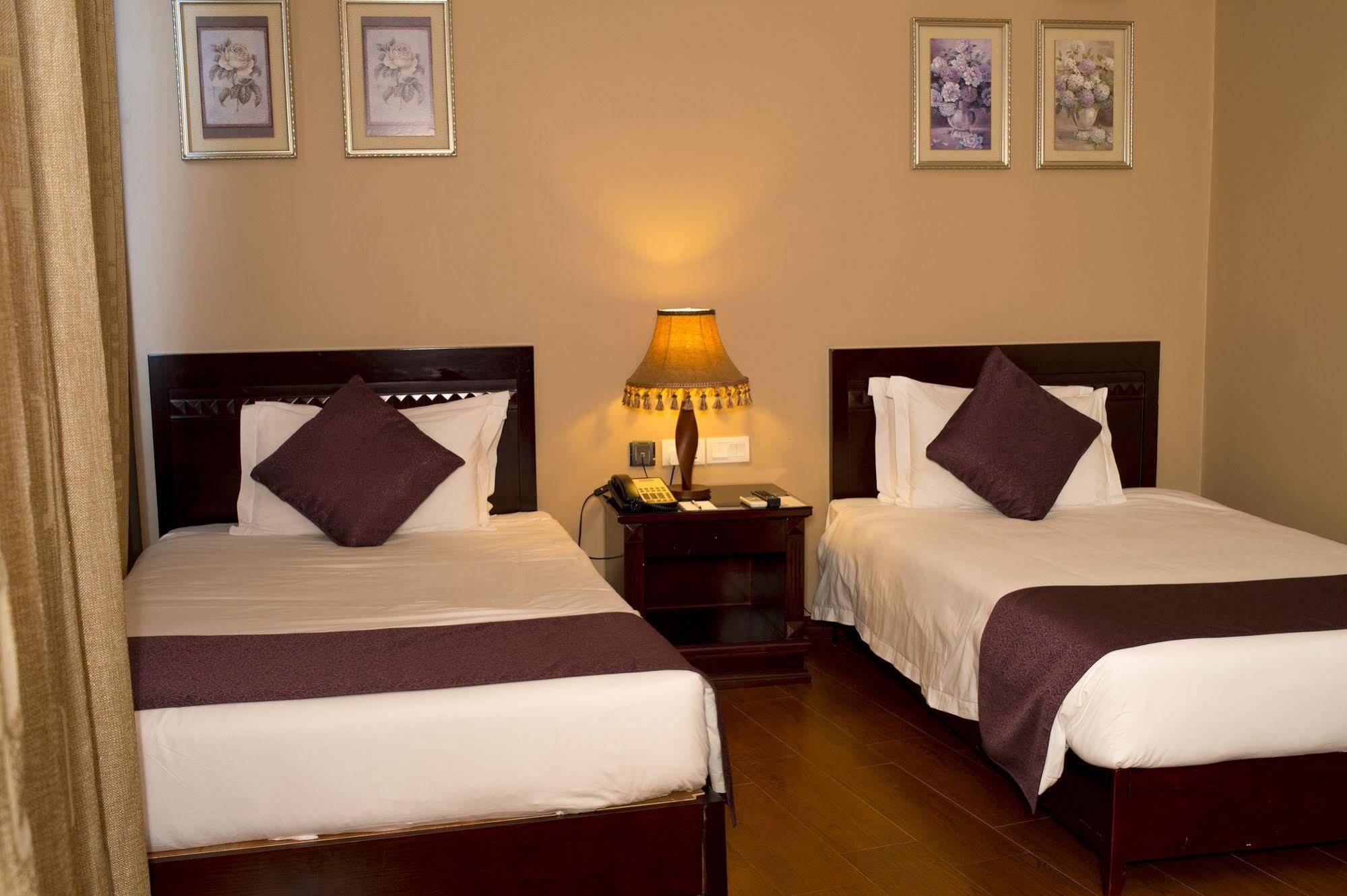 Protea Hotel By Marriott Entebbe Buitenkant foto
